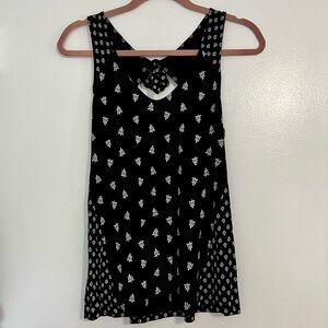 Tie Back Keyhole Tank Top